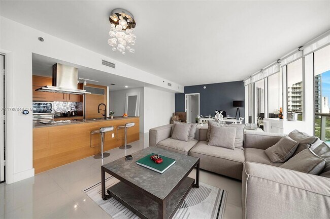 Building Photo - 495 Brickell Ave