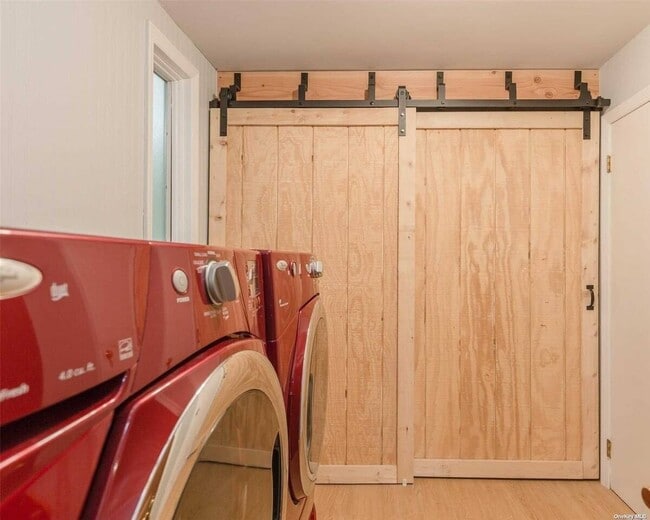 Building Photo - 43 Spencer Ln