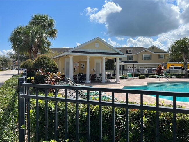 Building Photo - 4850 Poolside Dr