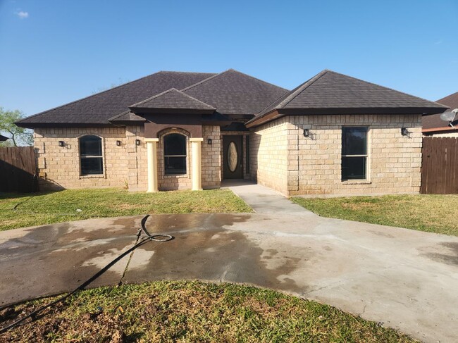 Building Photo - 9335 Los Olmos Dr
