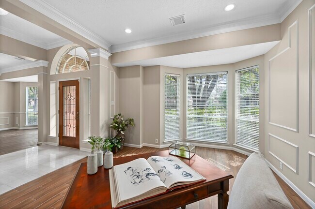 Building Photo - 1122 Wellshire Dr