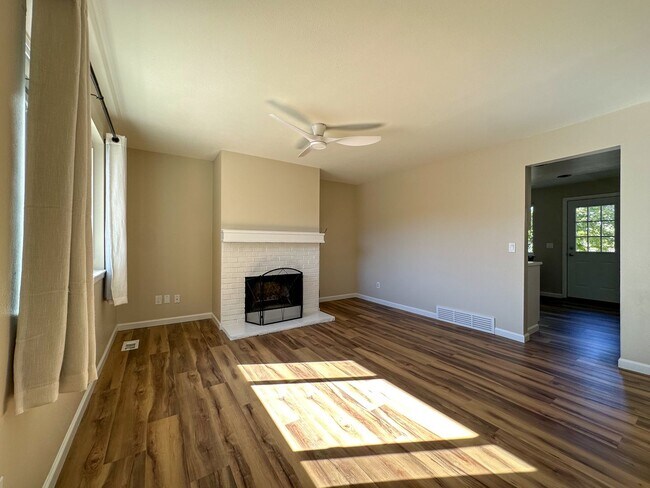 Building Photo - Updated Single-Family Home in Littleton