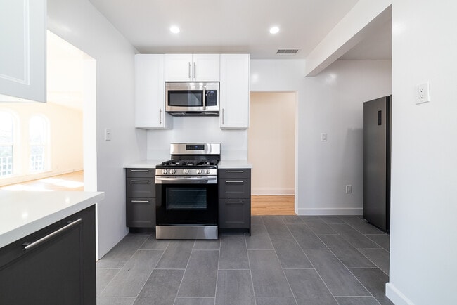 Building Photo - 5065 Edgewood Pl