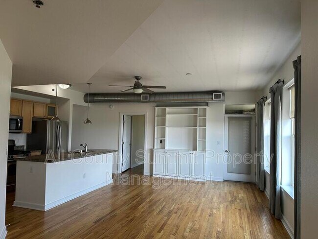 Building Photo - 1441 Central St