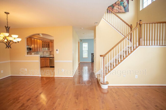 Building Photo - 42 Tudor Ct