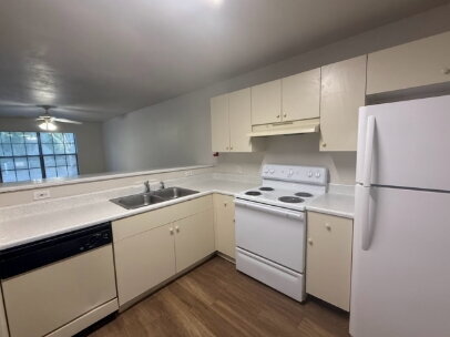 Building Photo - 2 Bedroom x 2.5 Bathroom NEWLY RENOVATED Apartment