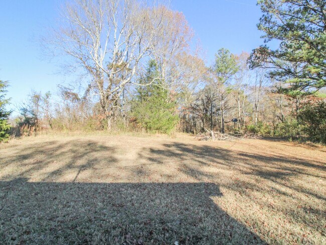 Building Photo - Well maintained brick home in a fantastic location!