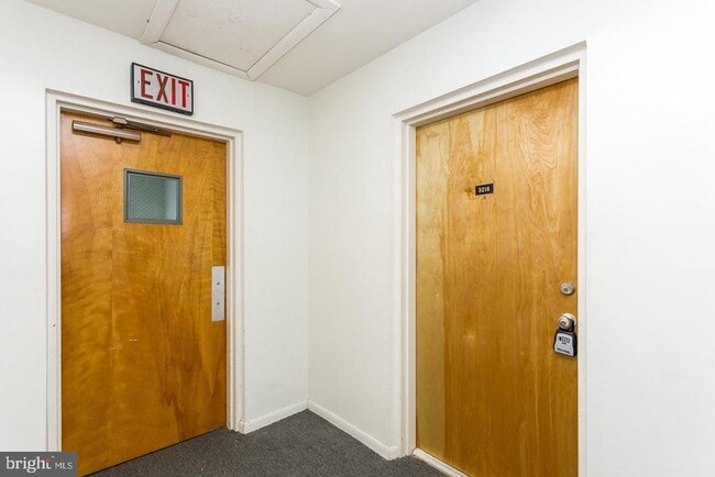 Building Photo - 3218 Valley Dr