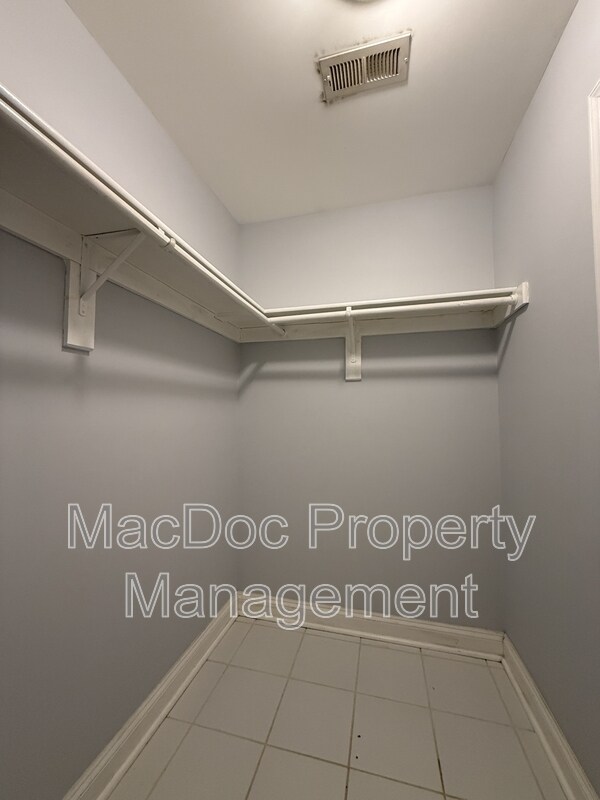 Building Photo - 238 5th St