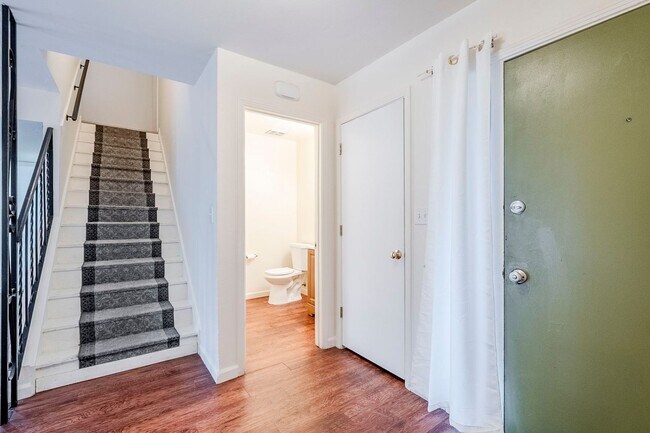 Building Photo - 3 Bed 2.5 Bath Pet-Friendly Retreat by The...