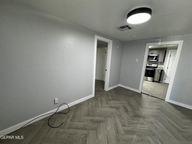 Building Photo - 10277 N Loop Dr