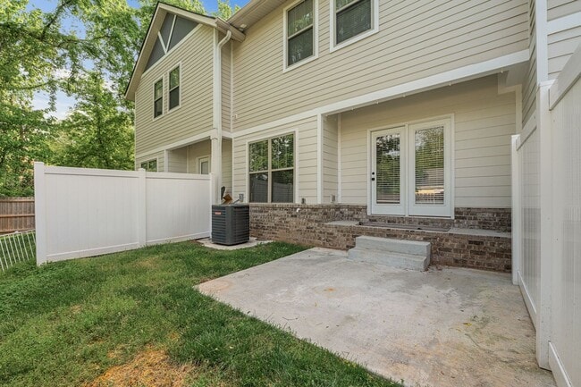 Building Photo - Lee Street B3