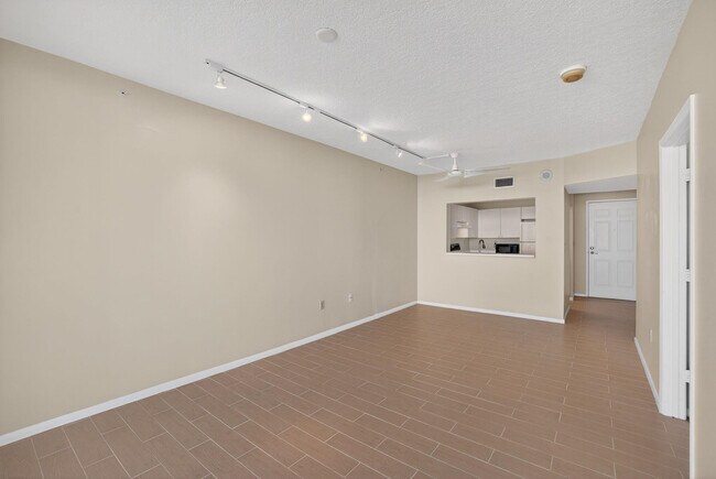 Building Photo - 3020 NE 32nd Ave