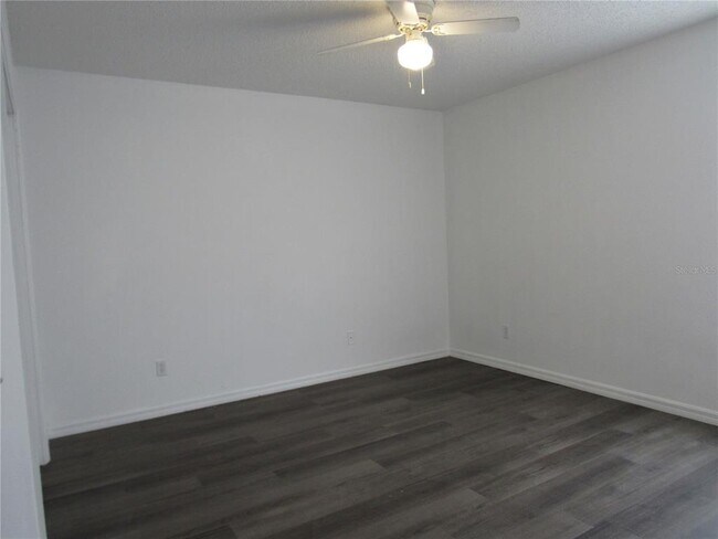 Building Photo - 202 Walnut Crest Run