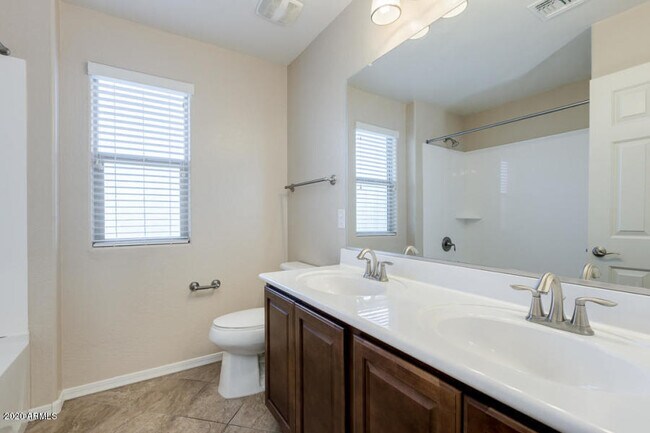 Building Photo - 4770 E Tierra Buena Ln