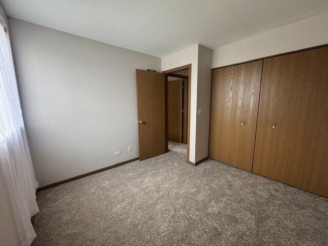 Building Photo - 1071 Symphony Dr