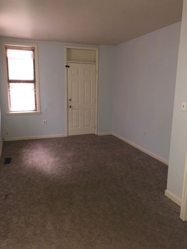 Building Photo - Harrisburg 3 Bedroom 1 Bath, Yard, Parking