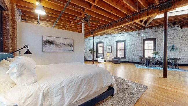 Building Photo - 19 Stanhope St