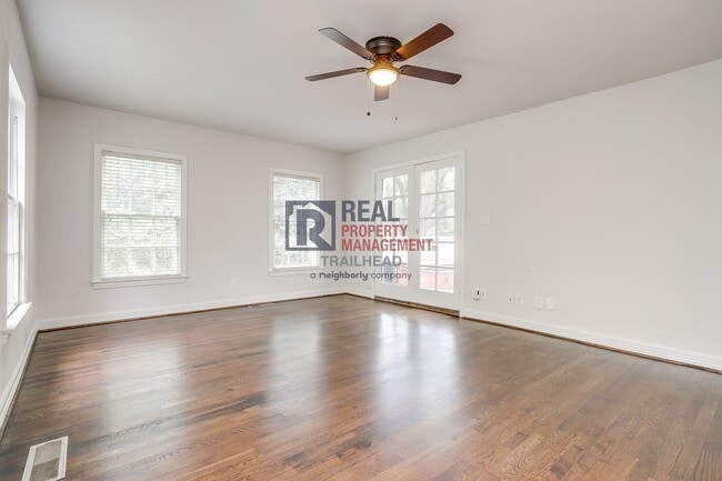 Building Photo - Charming Monticello Townhome – 4 Beds, Updated Kitchen & On-Site Parking