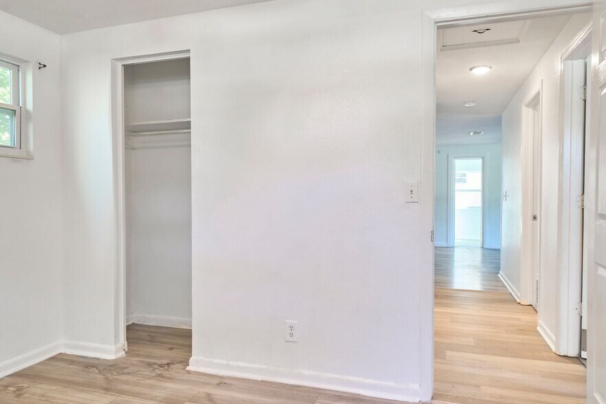 Building Photo - 395 Arora Blvd