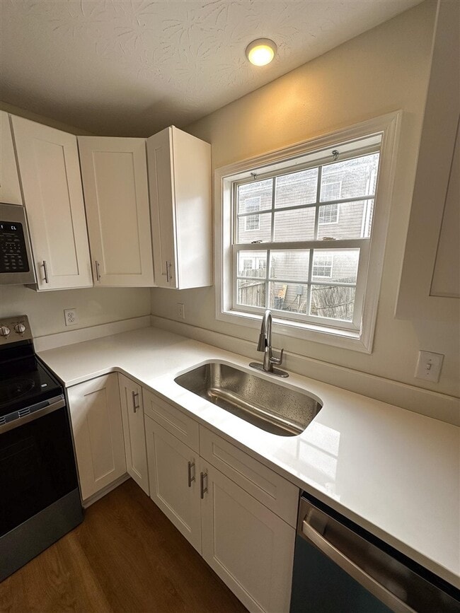 Building Photo - 1225 N Lee Dr