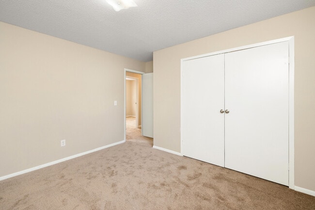 Building Photo - 1121 Alice Dr
