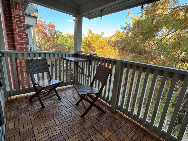 Building Photo - 4041 Drake St