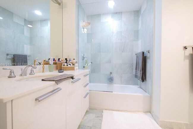 Building Photo - 1050 Brickell Ave