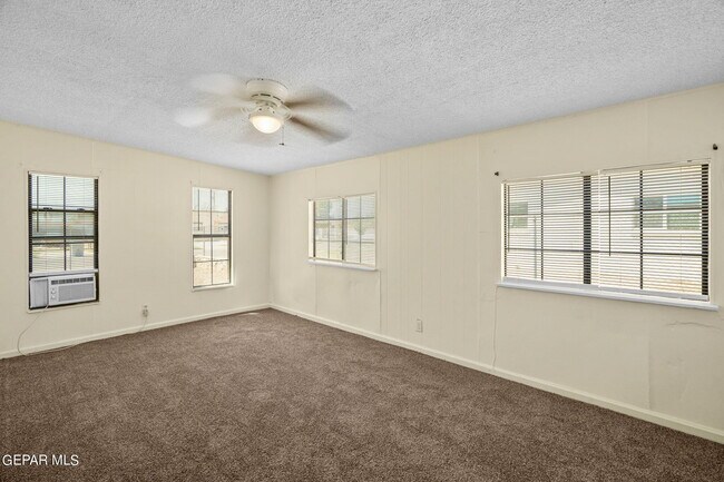 Building Photo - 4913 Sierra Madre Dr