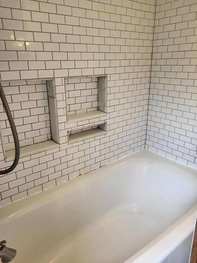 Building Photo - Beautiful 3 bedroom in Verona!
