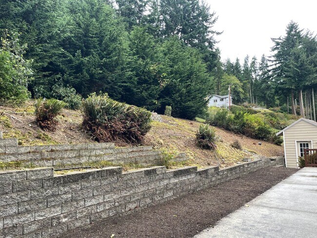 Building Photo - Beautiful Penn Cove View Home and Dog Frie...