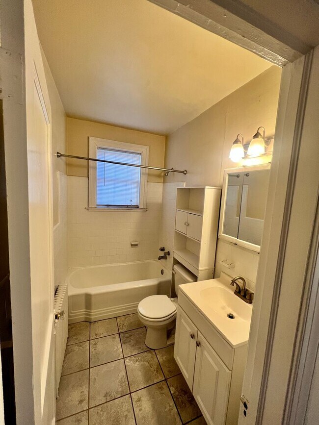 Building Photo - 4505 W Grace St