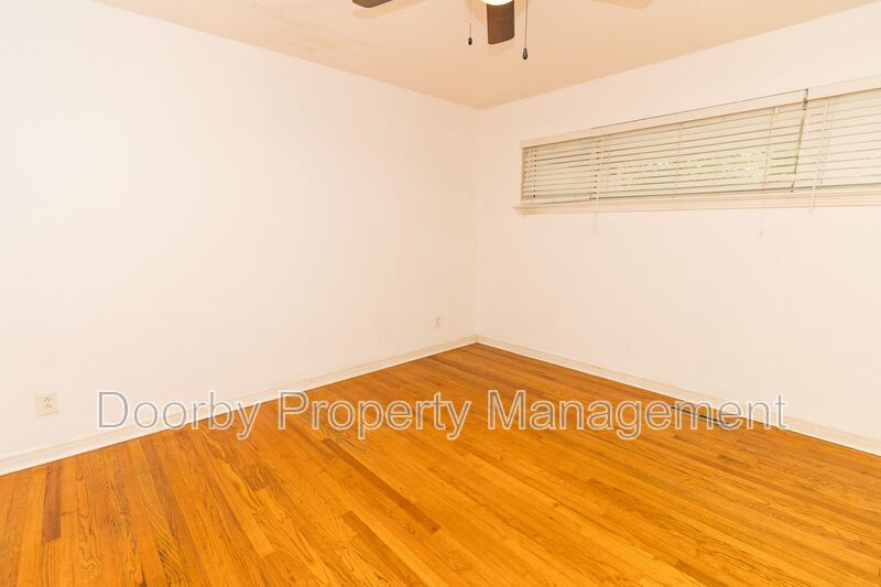 Building Photo - 833 Ashland Terrace