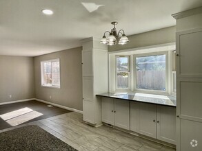 Building Photo - Charming 2-Bedroom Basement Unit with Priv...