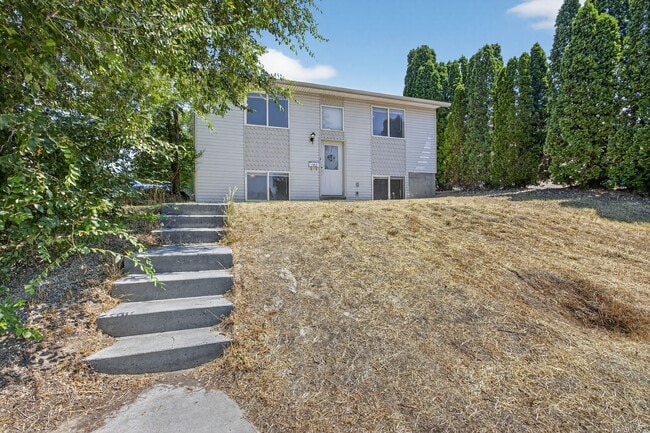 Building Photo - HUGE 6 bed 3 bath Home in Pocatello