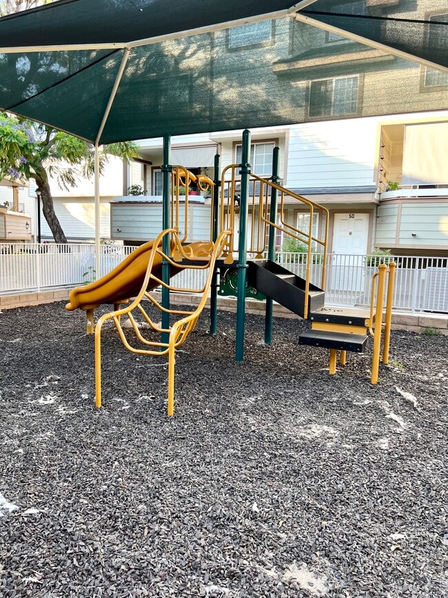 Building Photo - 11150 Glenoaks Blvd