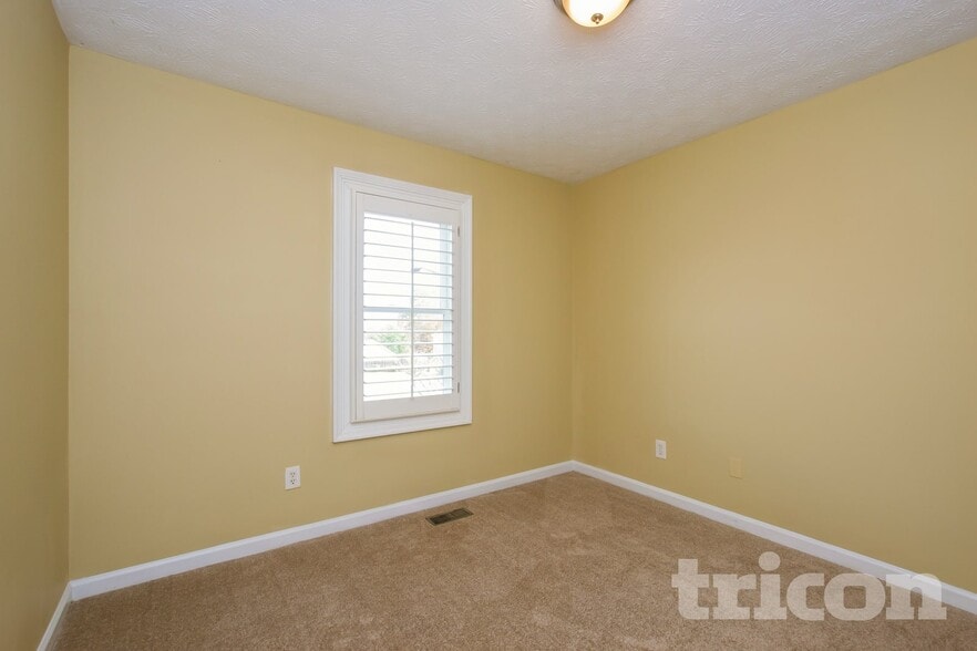 Building Photo - 160 Eagle Glen Dr