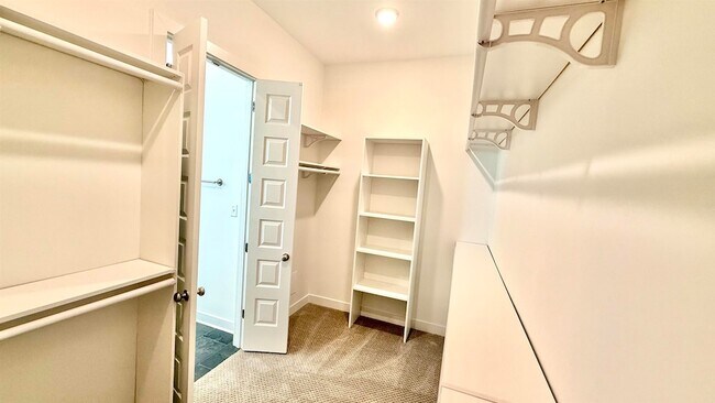 Building Photo - 5695 Pleasant Pk Pl