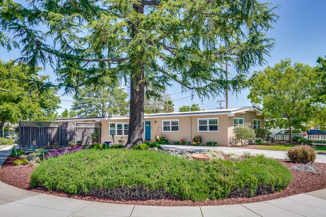 Building Photo - Beautifully Remodeled Home in Prime Cambri...