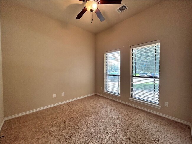 Building Photo - 1109 Pamplin Ct