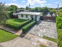 Building Photo - 3010 SW 103rd Ave