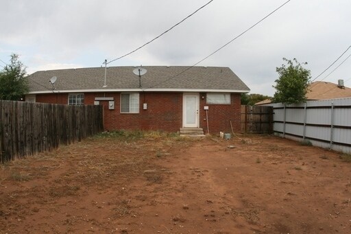 Building Photo - 1233 Purdue Ave