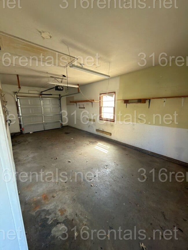Building Photo - 520 Linda Ln