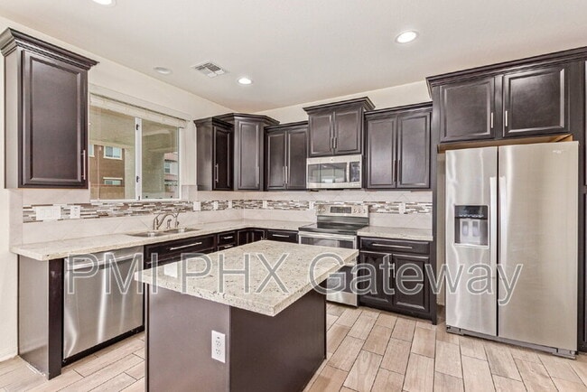 Building Photo - 735 E Constance Wy