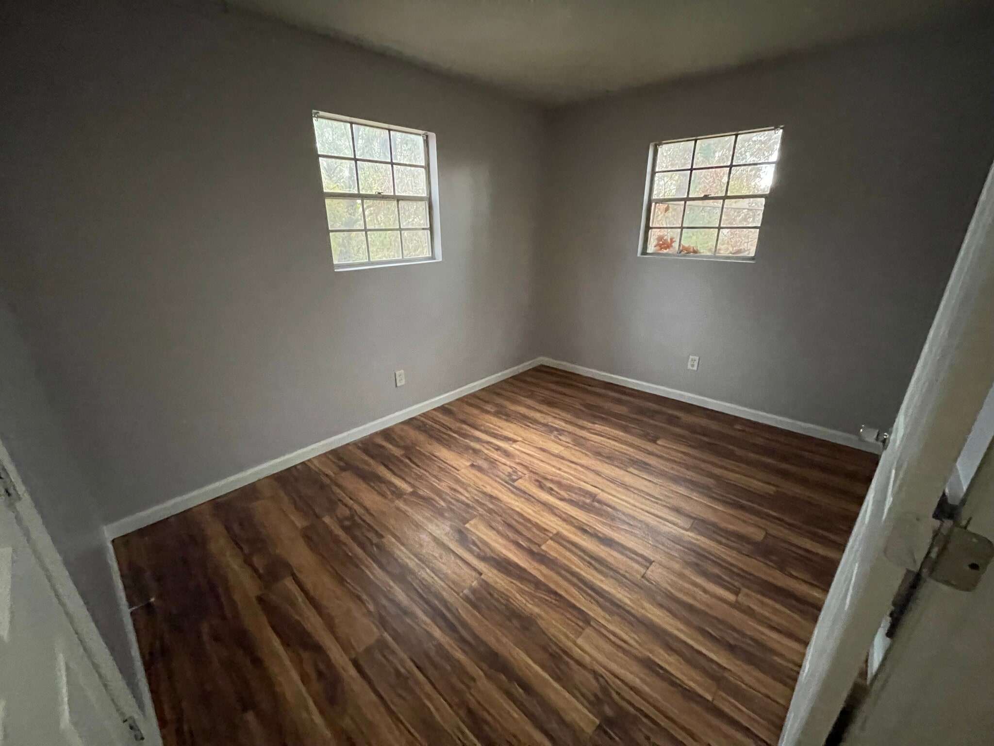 Building Photo - 728 Sylvan Dr