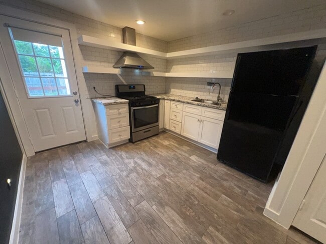 Building Photo - 1917 Thonig Rd