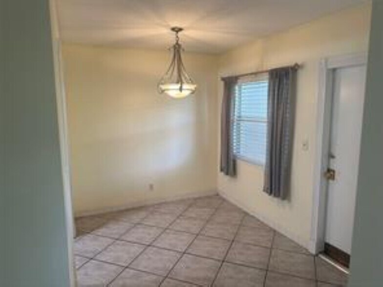Building Photo - 1152 NW 30th Ct