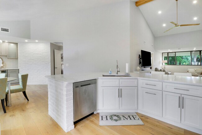 Building Photo - 104 Sea Oats Dr