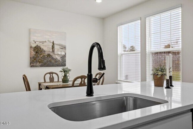Building Photo - 74 Amaryllis Ln