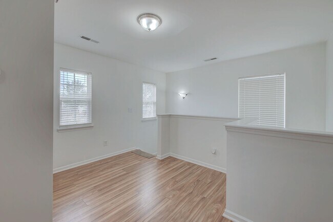 Building Photo - 208 Woodbrook Way